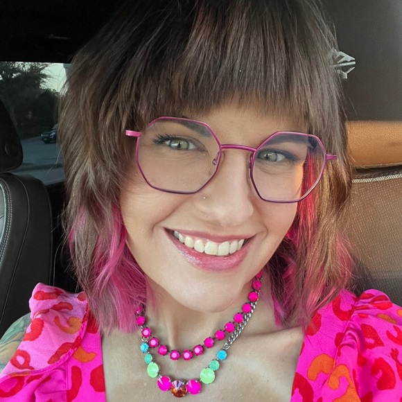 Meet your Posher, Lolo - Picture 1 of 1